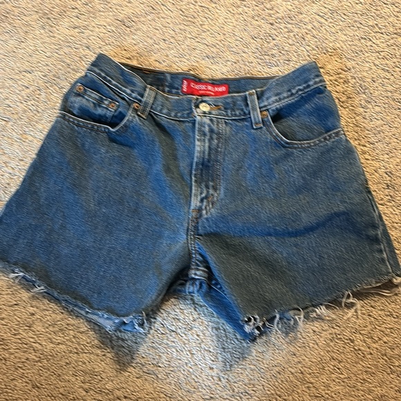 Levi’s cutoff shorts - Picture 2 of 3